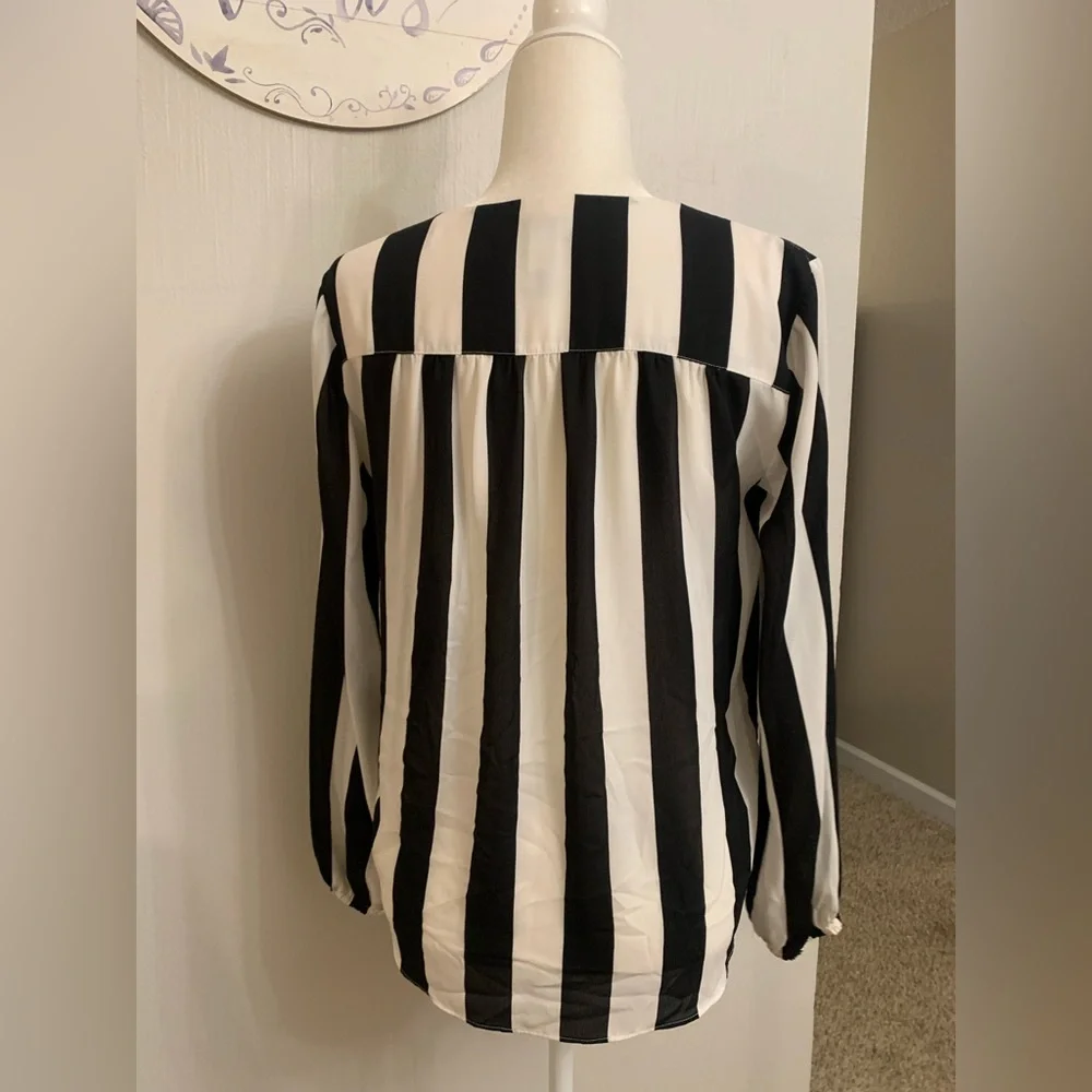 INC International Concepts Black and White Diagonal Stripe Blouse - Picture 4 of 5